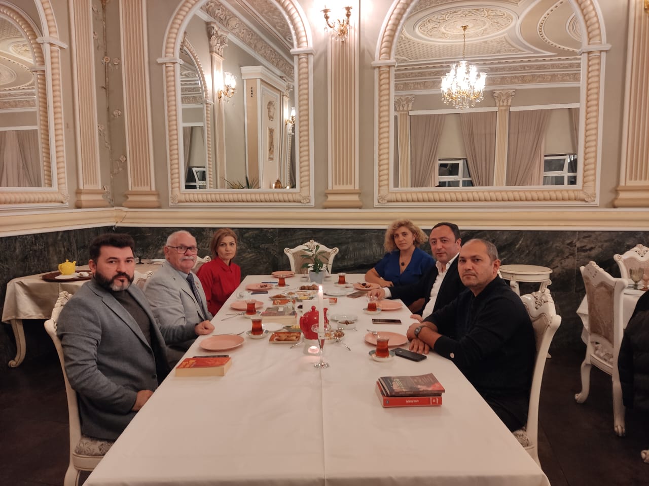 AY Partiya rəhbərliyi niderlandlı tədqiqatçı ilə görüşüb