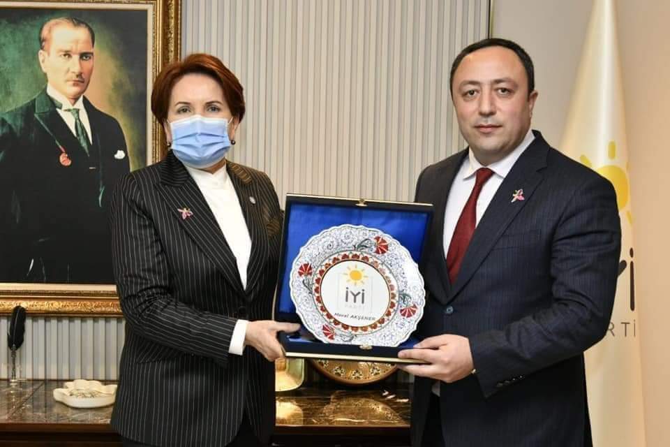 İYİ Partiya Başqanı Meral xanım Akşenerə