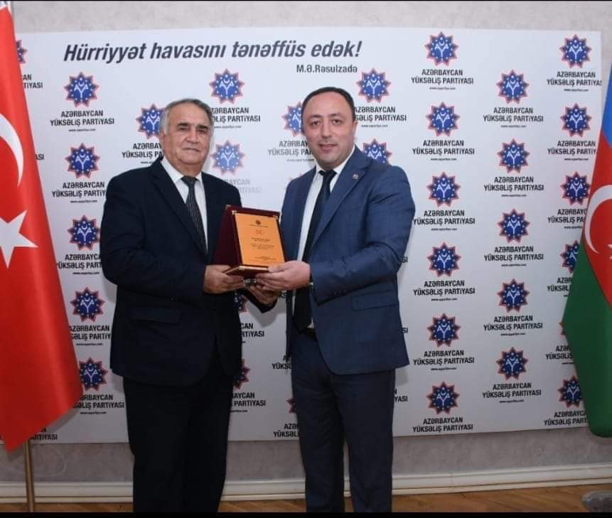 Məhəmməd Əmin Rəsulzadənin yadigarı, Əməkdar rəssam Rais Rəsulzadəyə