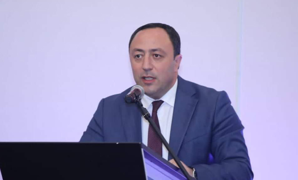 Milli məsələlərlə bağlı kim, necə gəldi fikir bildirir